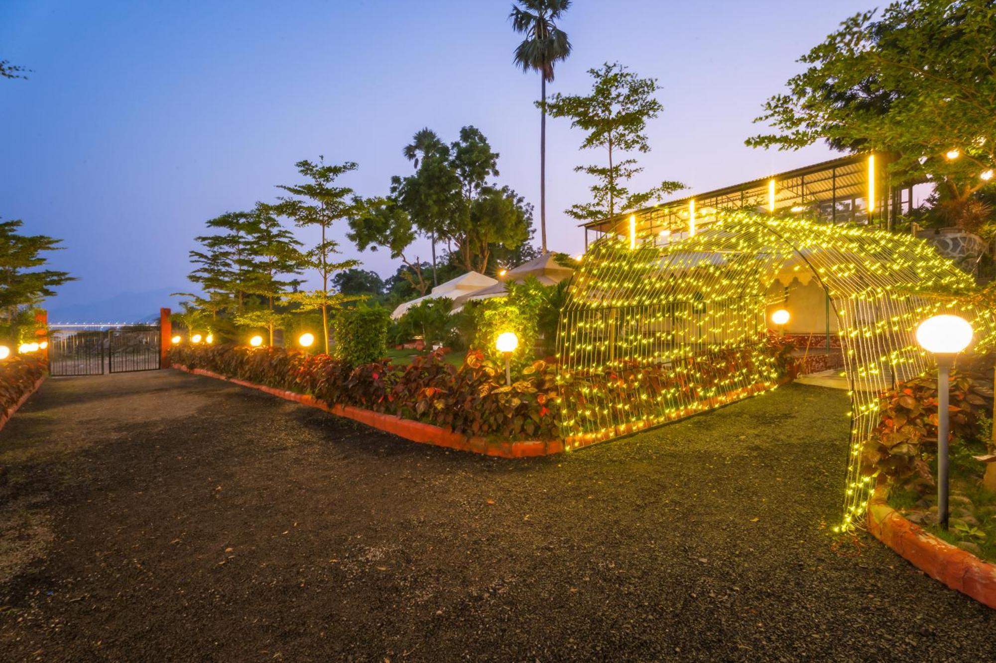 Riverview Tent Resort Kevadia Buitenkant foto