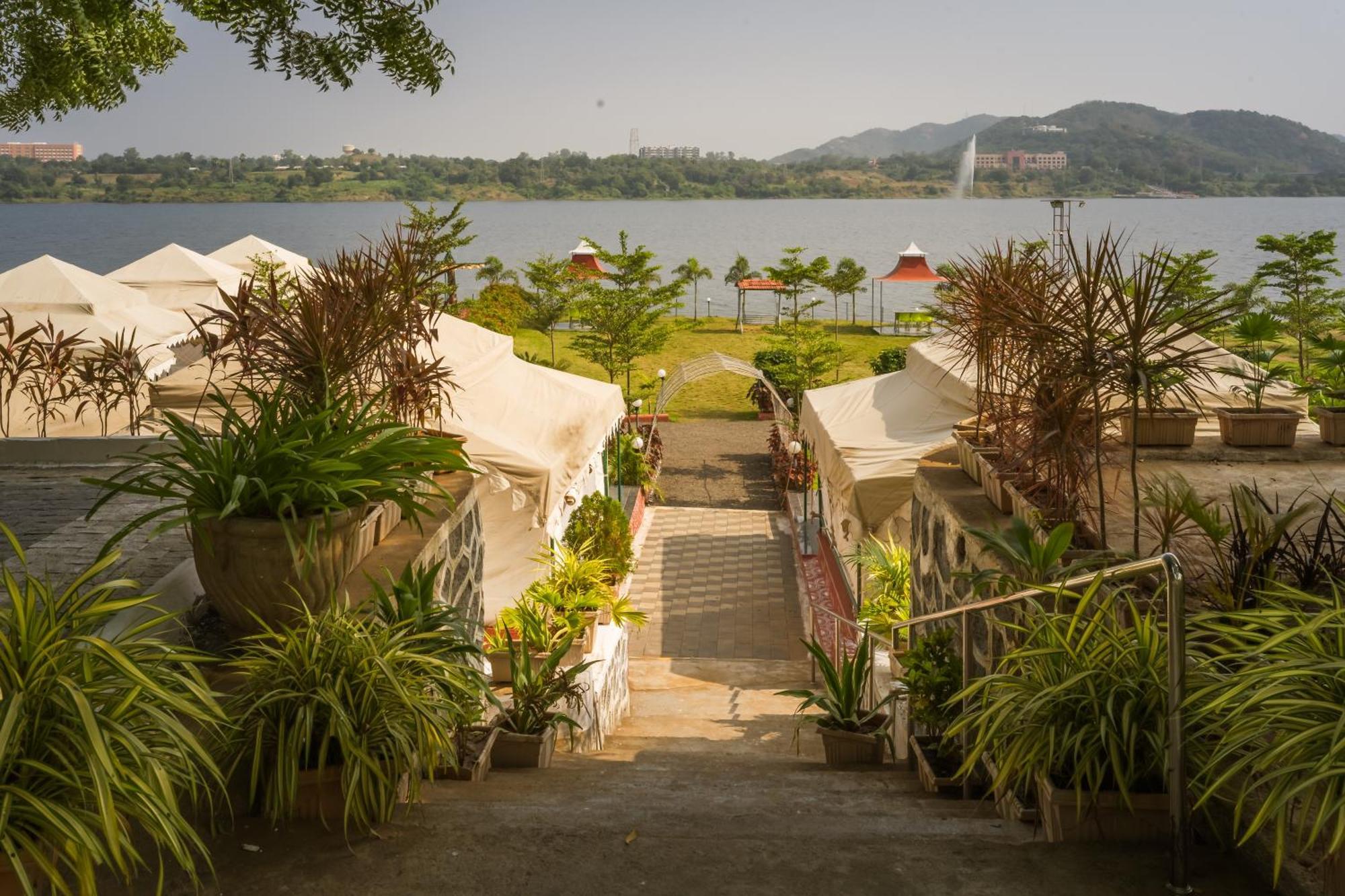 Riverview Tent Resort Kevadia Buitenkant foto