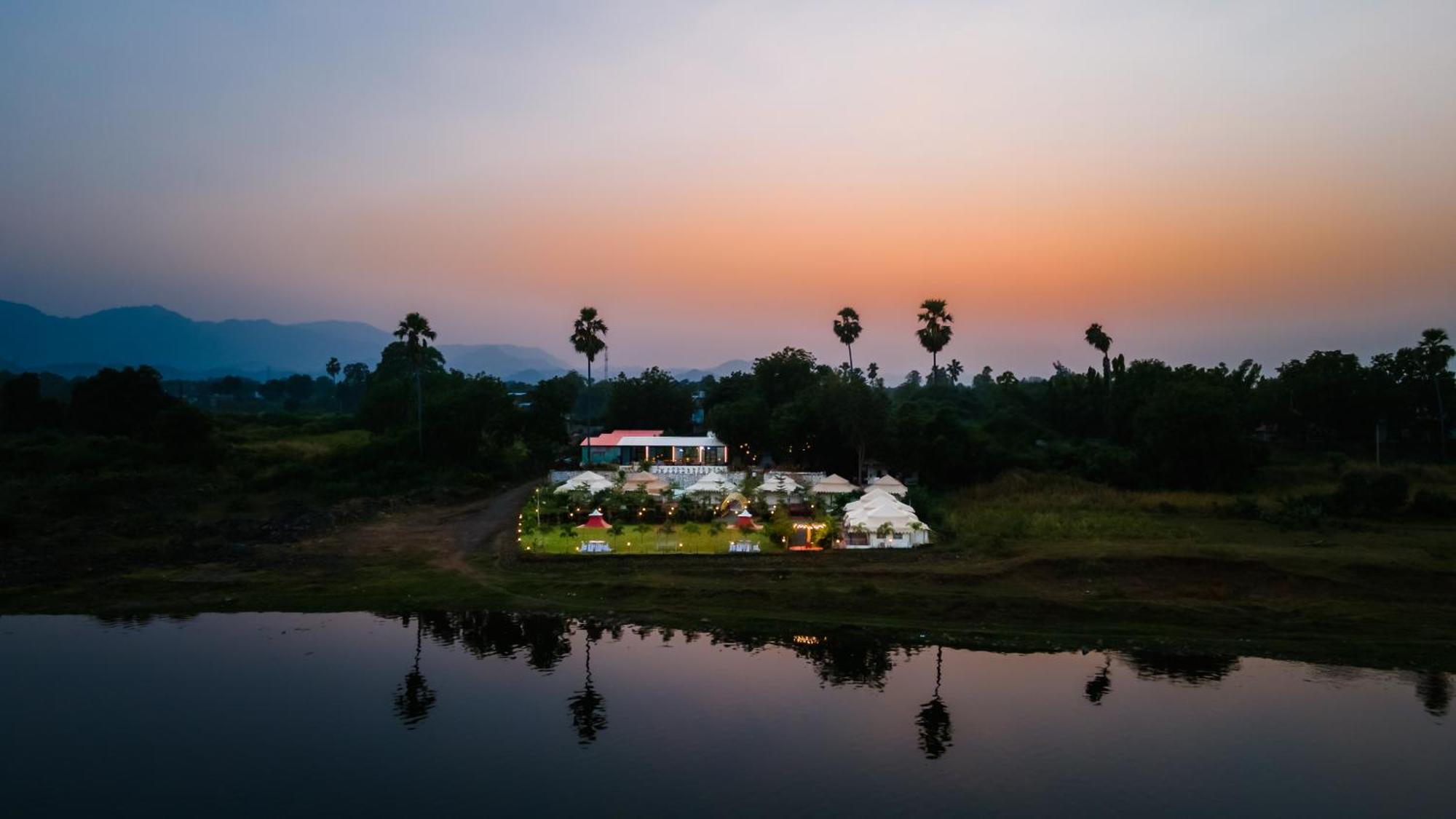 Riverview Tent Resort Kevadia Buitenkant foto