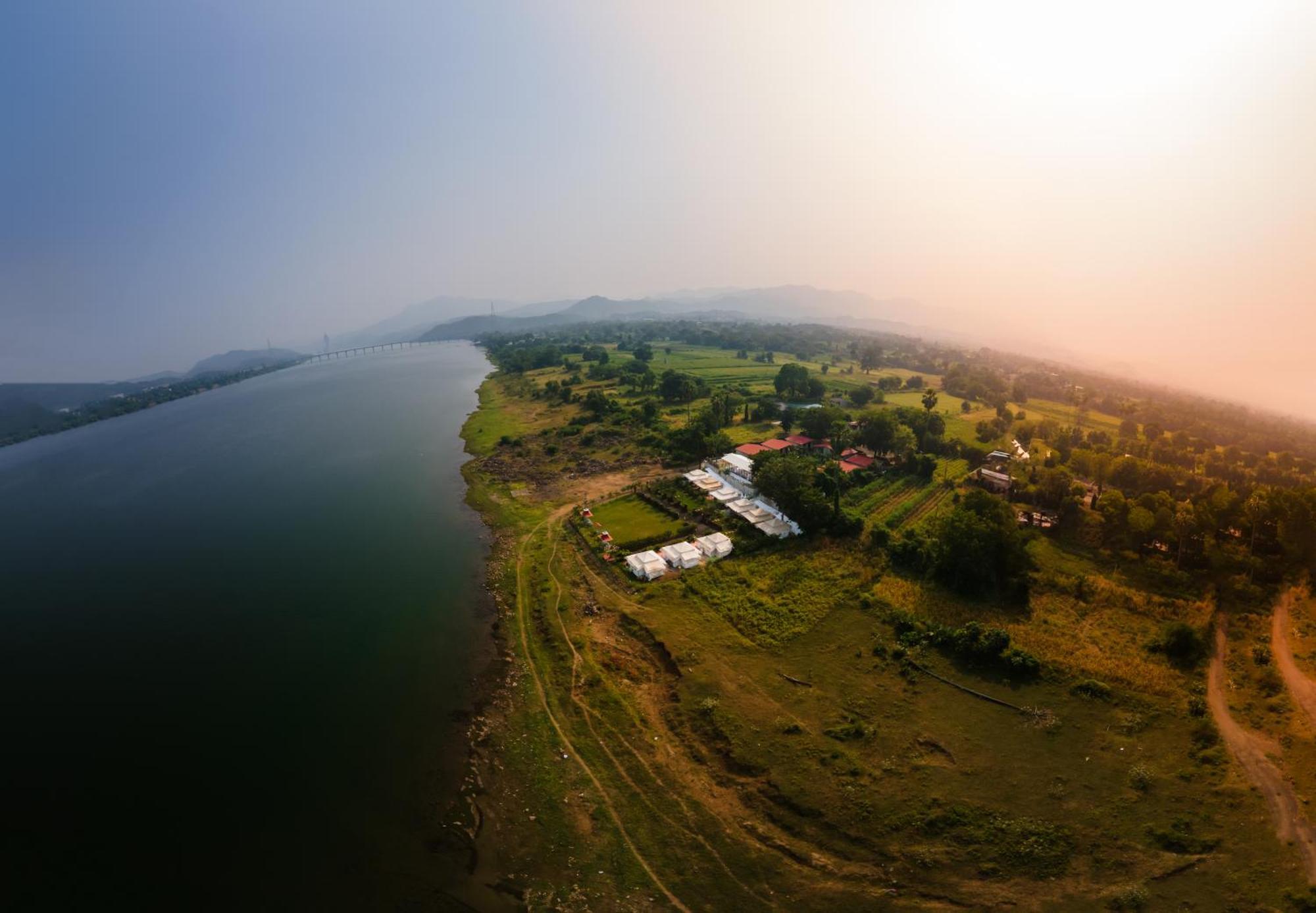 Riverview Tent Resort Kevadia Buitenkant foto