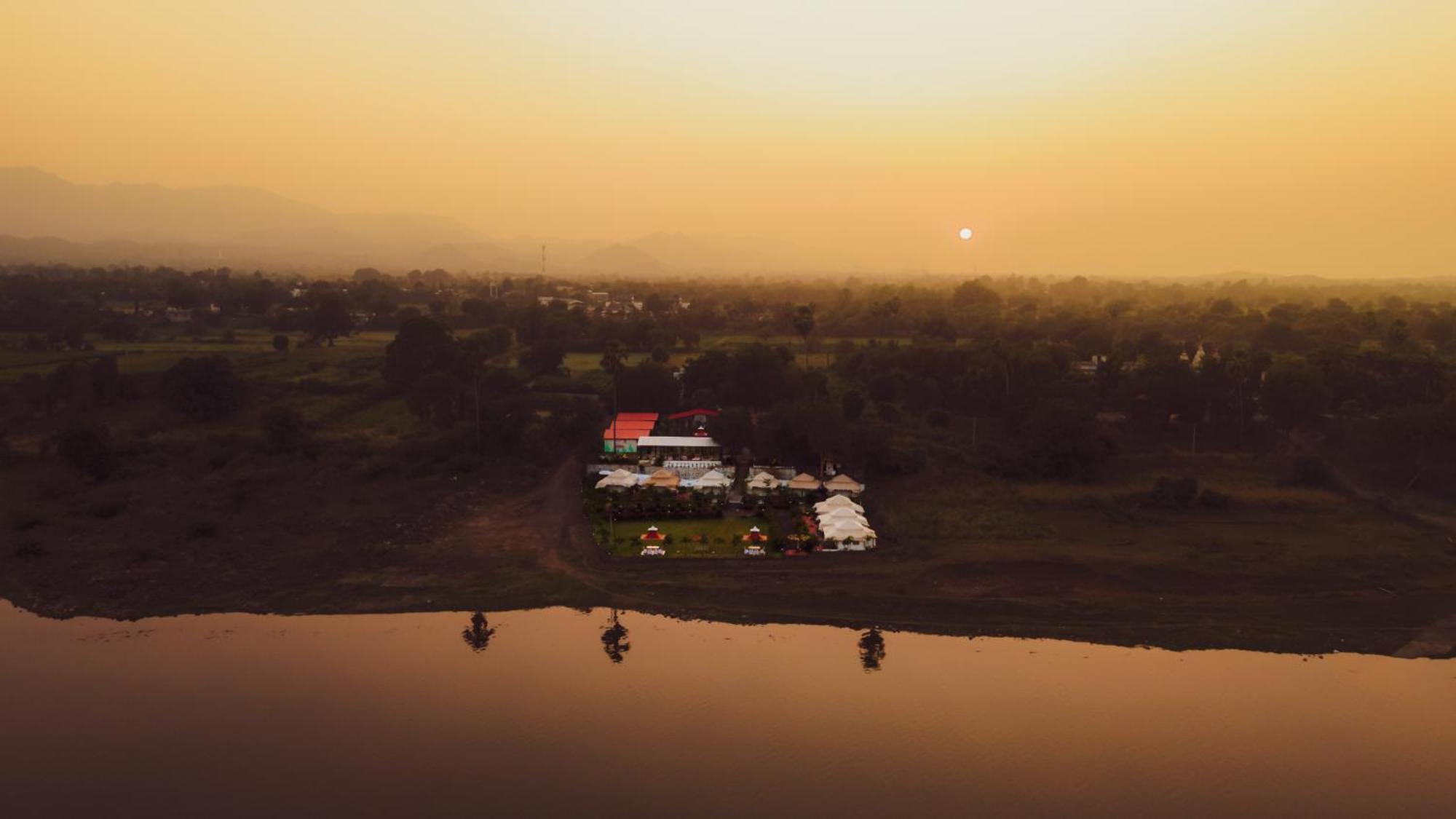 Riverview Tent Resort Kevadia Buitenkant foto