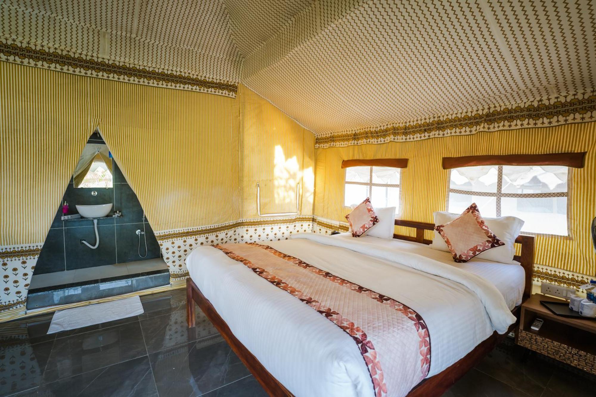 Riverview Tent Resort Kevadia Buitenkant foto