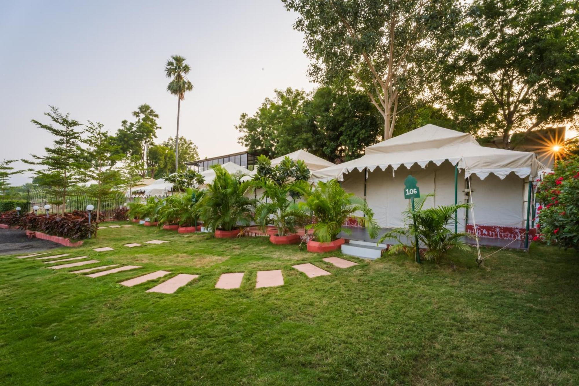 Riverview Tent Resort Kevadia Buitenkant foto